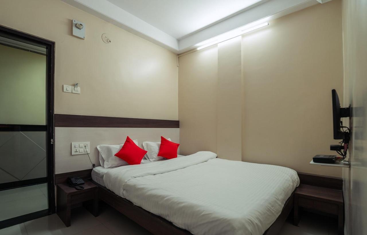 Hotel Aashish Deluxe Pet Friendly Kolhapur Exterior photo